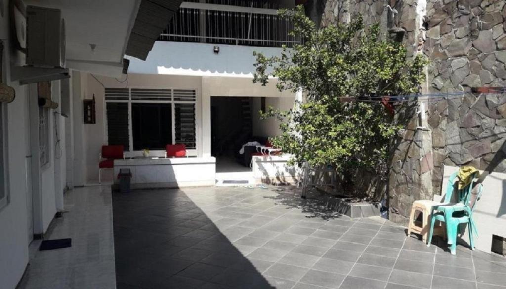 Hotel Graha Teras Syariah Surabaya Esterno foto